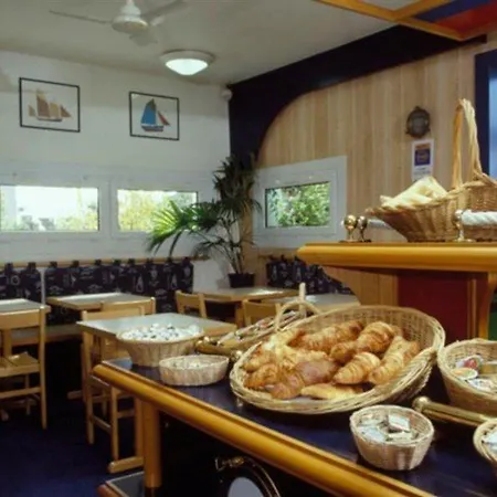 Kyriad Direct La Beaujoire Hotel 2*